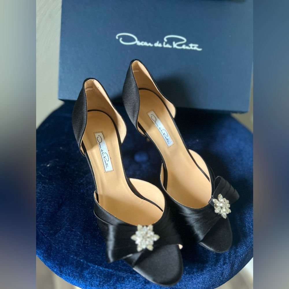 Oscar De la Renta - satin dorsay heel w/ star detail